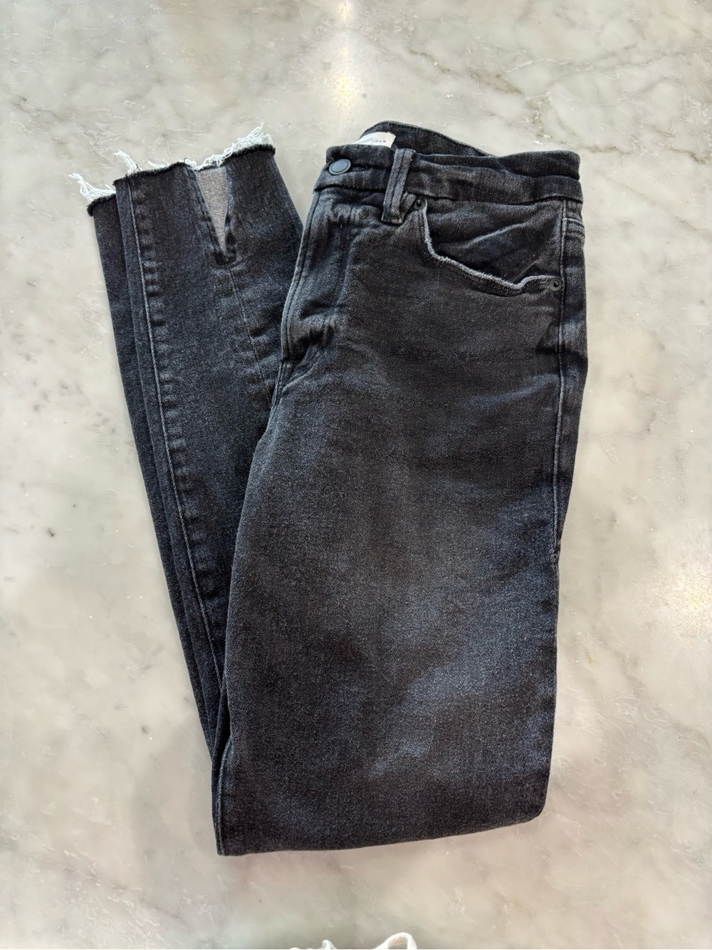 Good American Women's Black Skinny Jeans with Frayed Hem